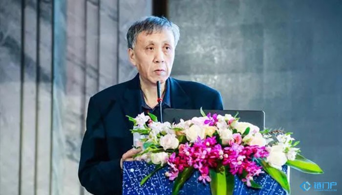 中國人民銀行參事央行研究局原副局長李德
